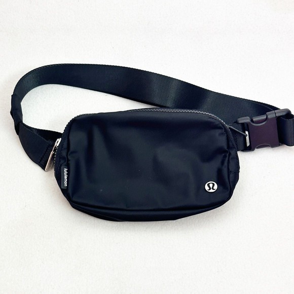 lululemon athletica Handbags - Lululemon Everywhere Belt Bag Crossbody Strap Extended 1L Black